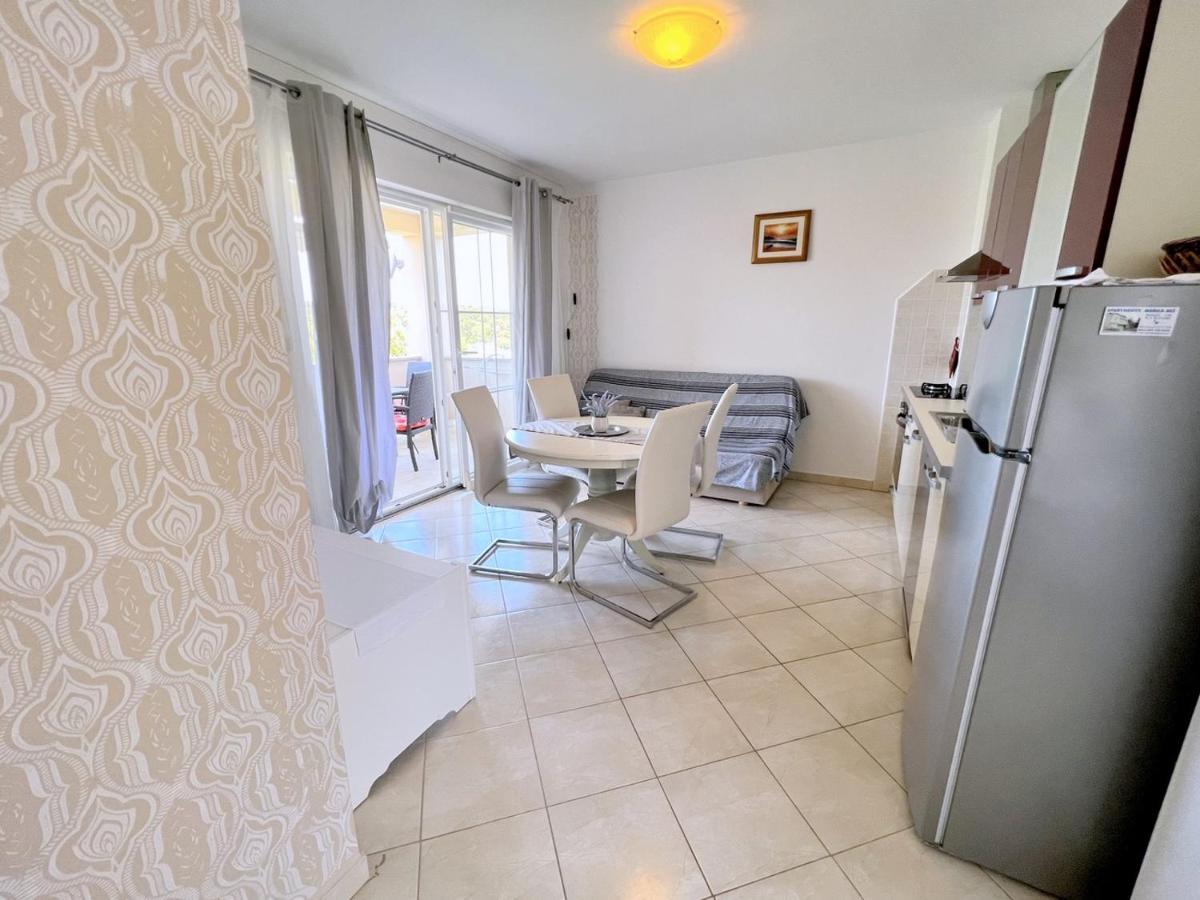 Miramar Apartments Banjol Eksteriør billede