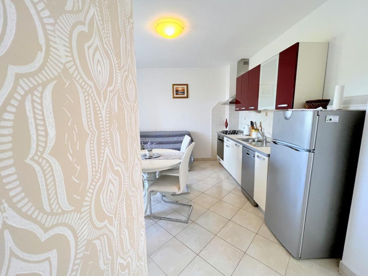 Miramar Apartments Banjol Eksteriør billede