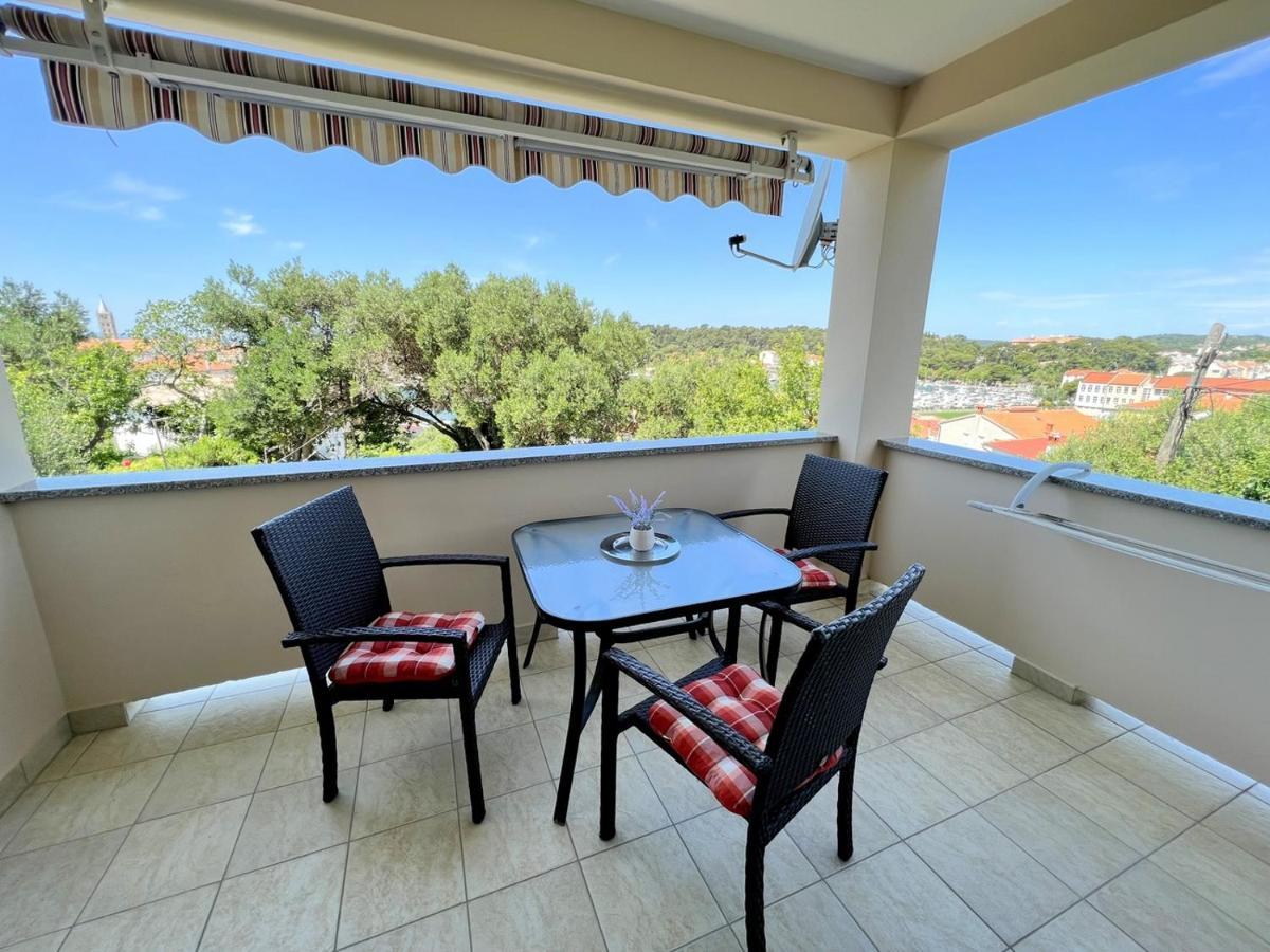 Miramar Apartments Banjol Eksteriør billede
