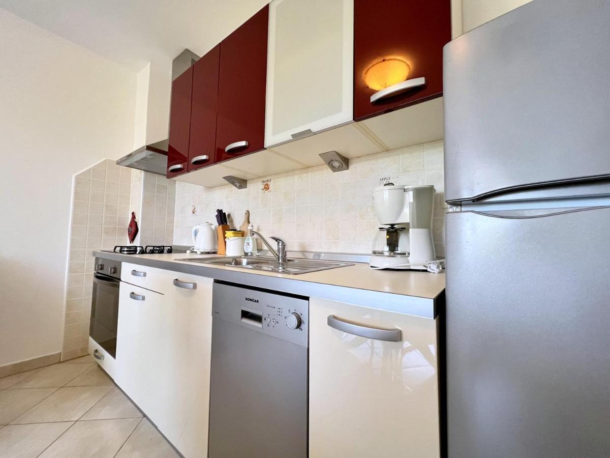 Miramar Apartments Banjol Eksteriør billede