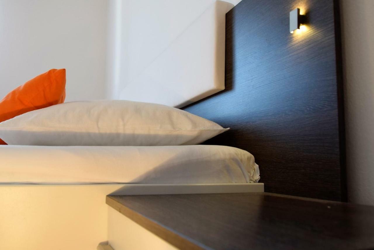 Miramar Apartments Banjol Eksteriør billede