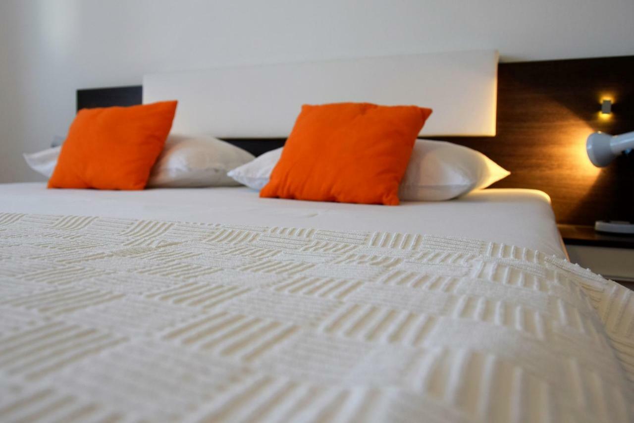 Miramar Apartments Banjol Eksteriør billede