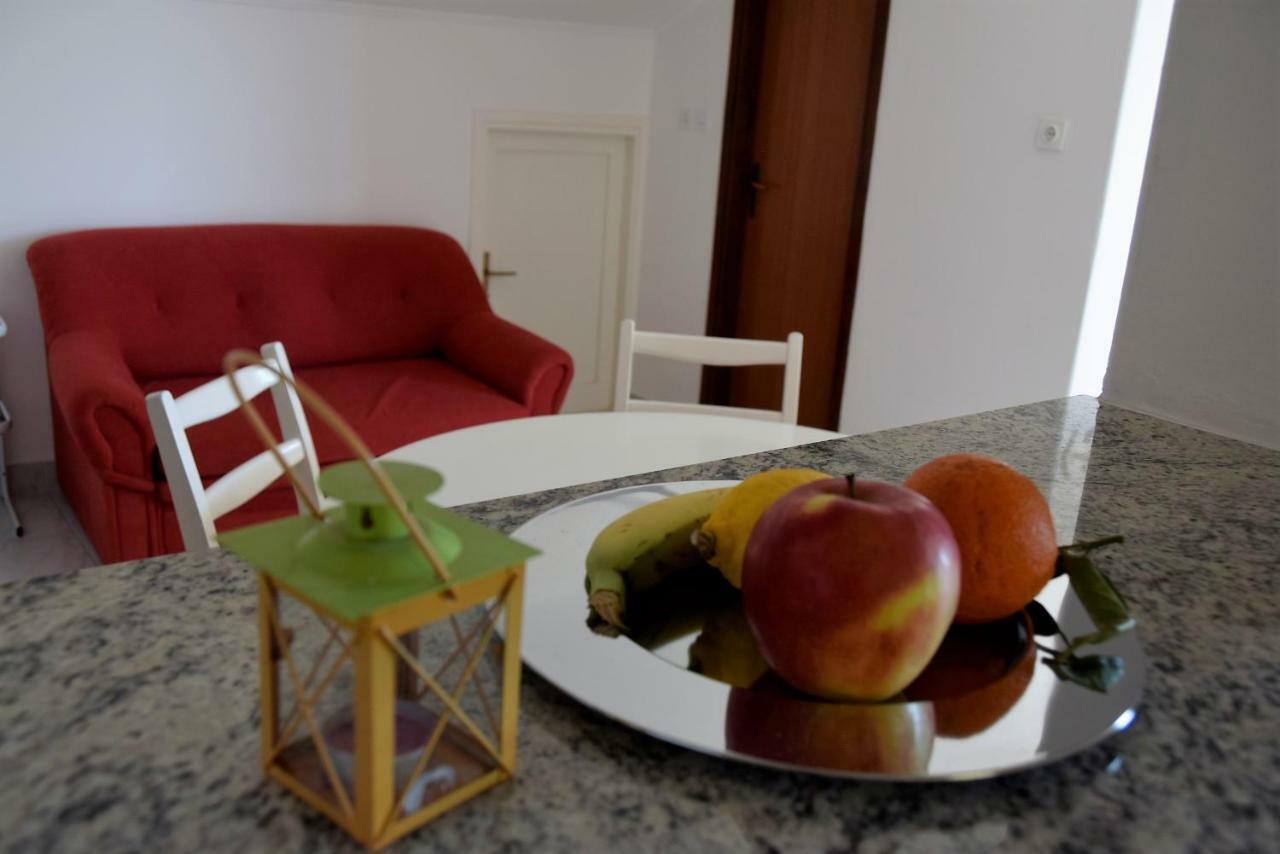 Miramar Apartments Banjol Eksteriør billede